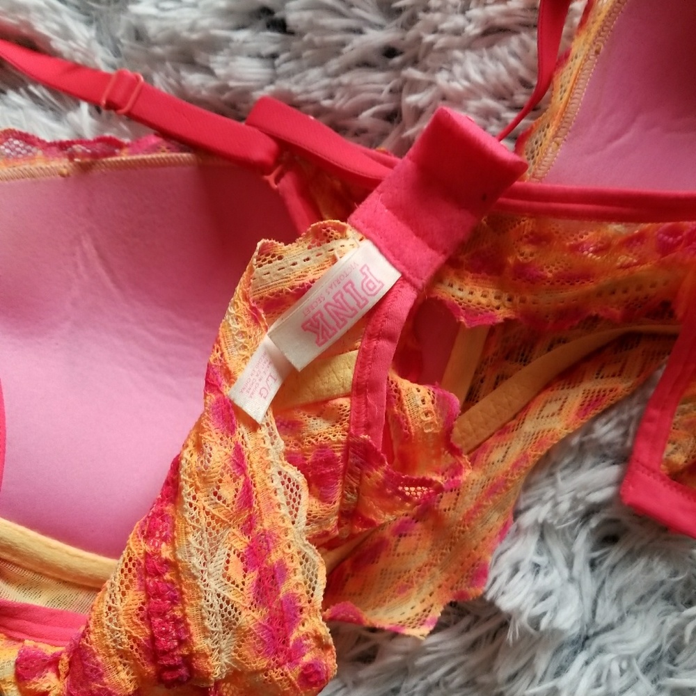 Pink bras - Picture 4 of 4